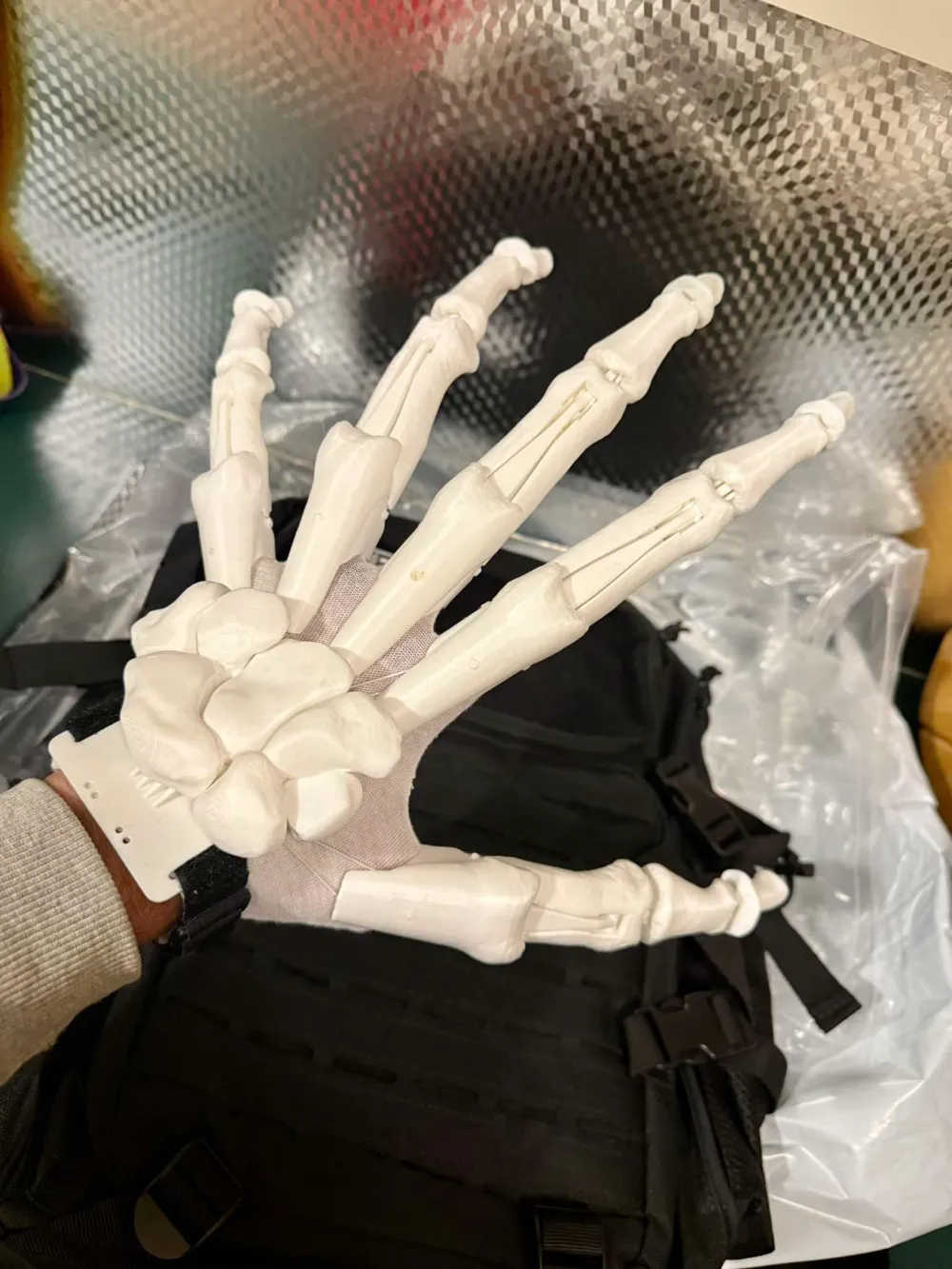 Skeleton Skin for Articulated Hand - Free 3D Print Model - MakerWorld