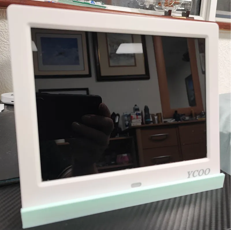Memory Clock Stand