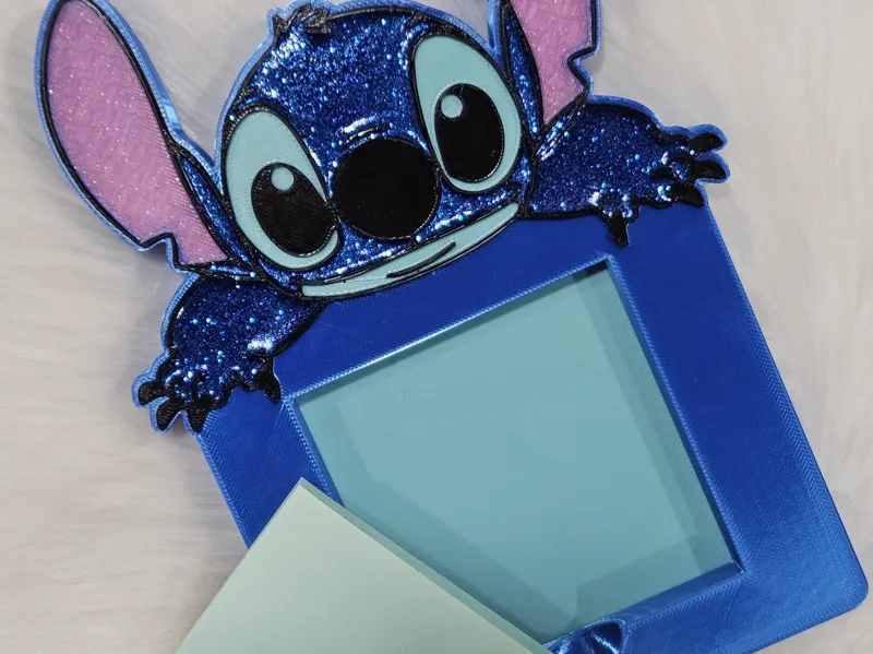Blue alien sticky pad holder