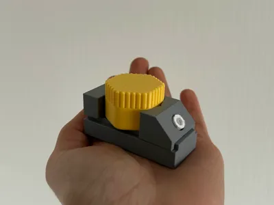 Miniature Vise Model – Functional and Decorative