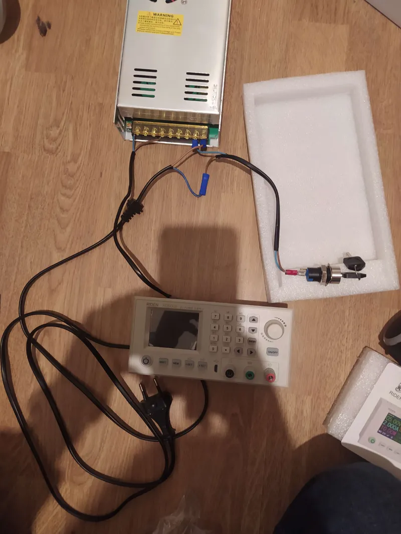laboratory/industrial power supply  with keyswitch