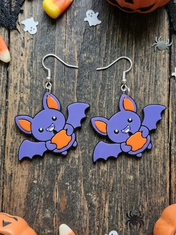 Pendientes: Cute Bat Holding Pumpkin Earrings — vista de referencia 2