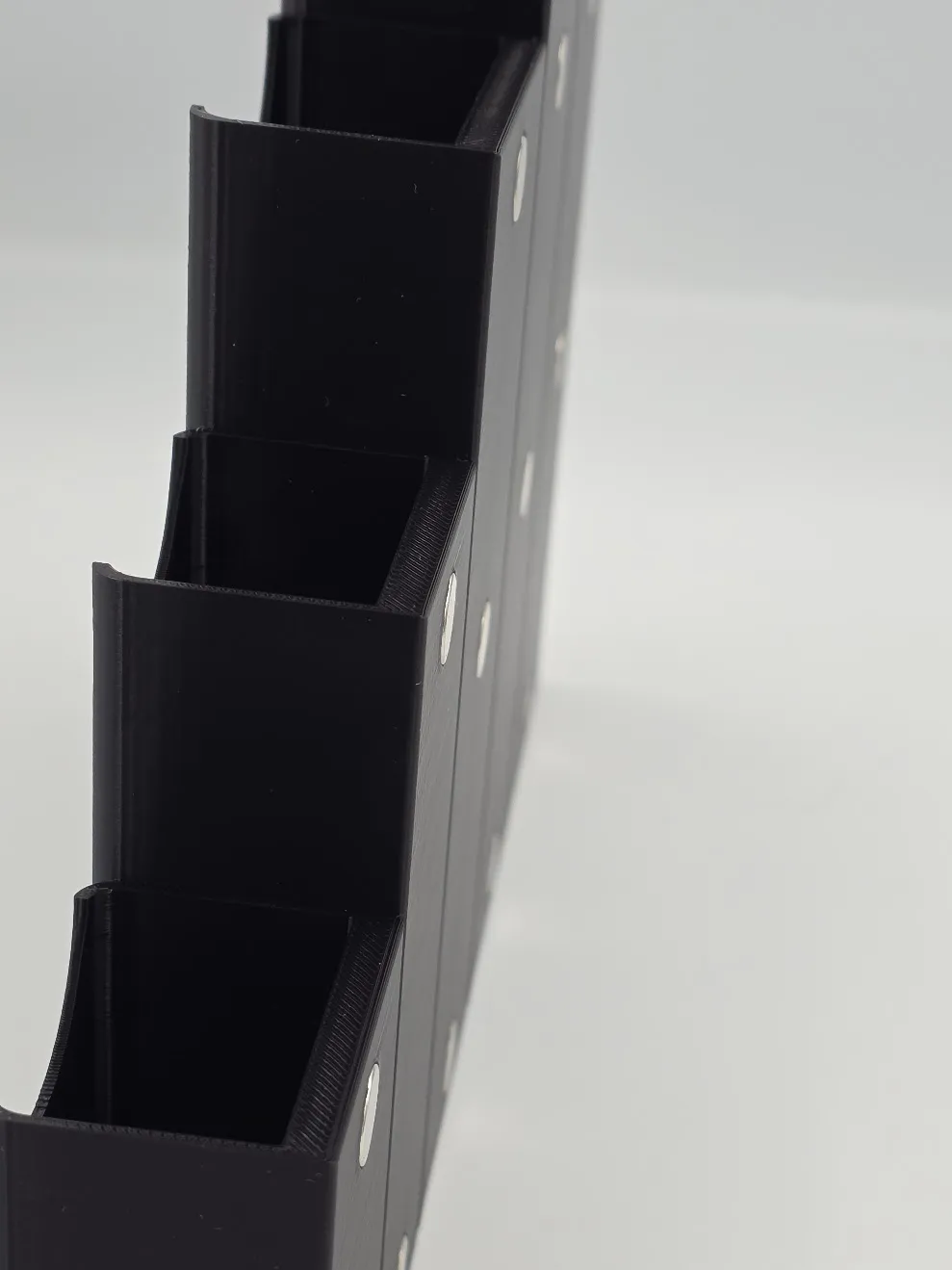 Ziptie holder/organizer with magnets / screw view 3