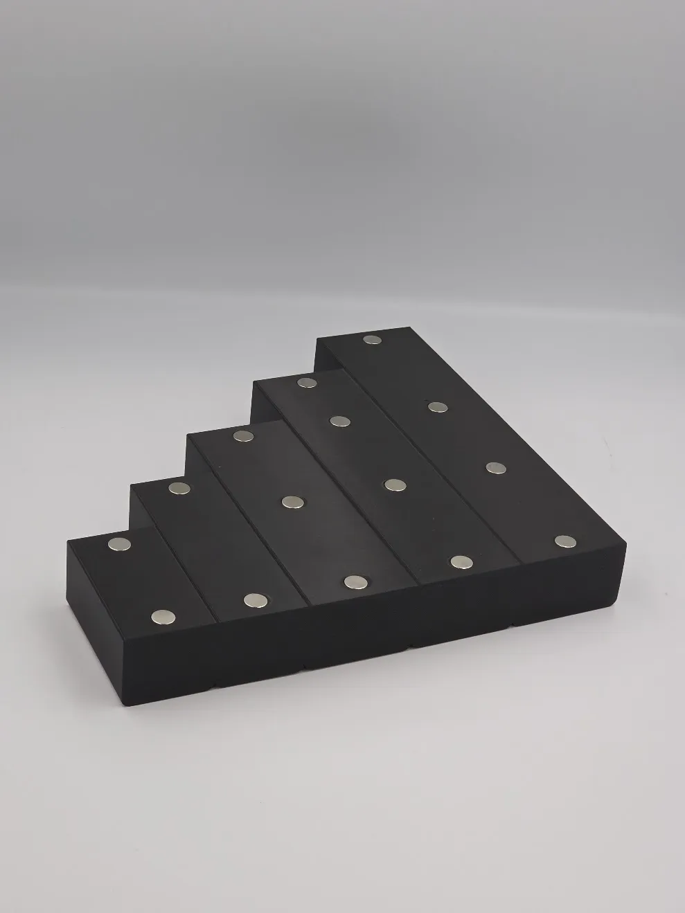 Ziptie holder/organizer with magnets / screw view 2