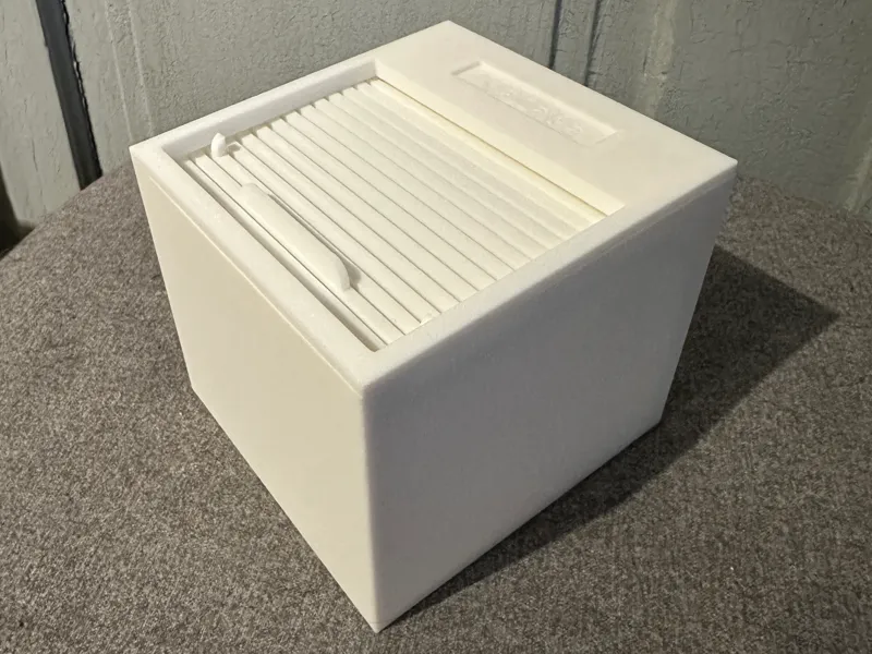 Box with sliding door