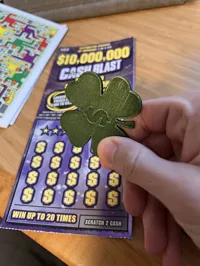 Outil porte-bonheur trèfle à 4 feuilles pour tickets à gratter — photo 3