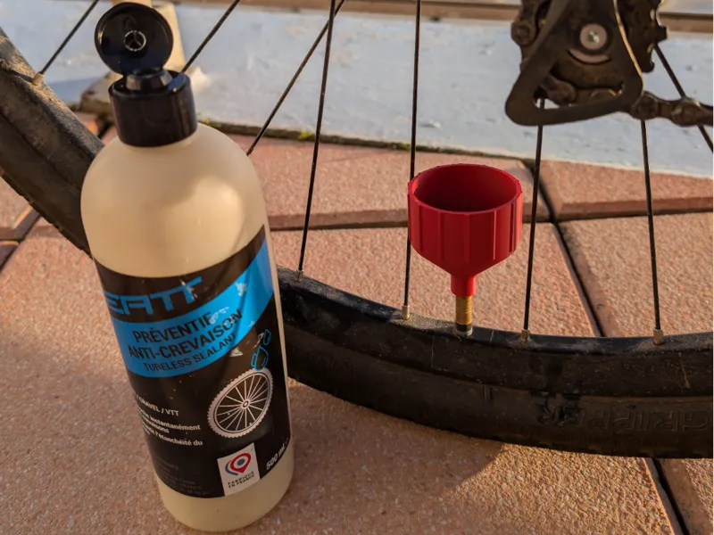 Entonnoir pour préventif pneus tubeless SCHRADER