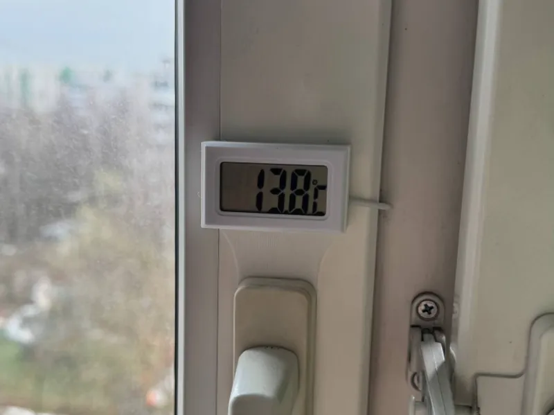LCD digital thermometer holder