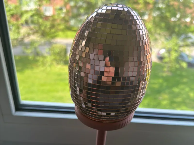 Stand Disco egg decoration / Disco Easter eggs