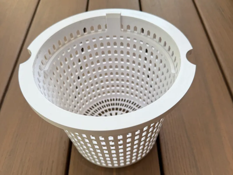 In-ground pool skimmer basket