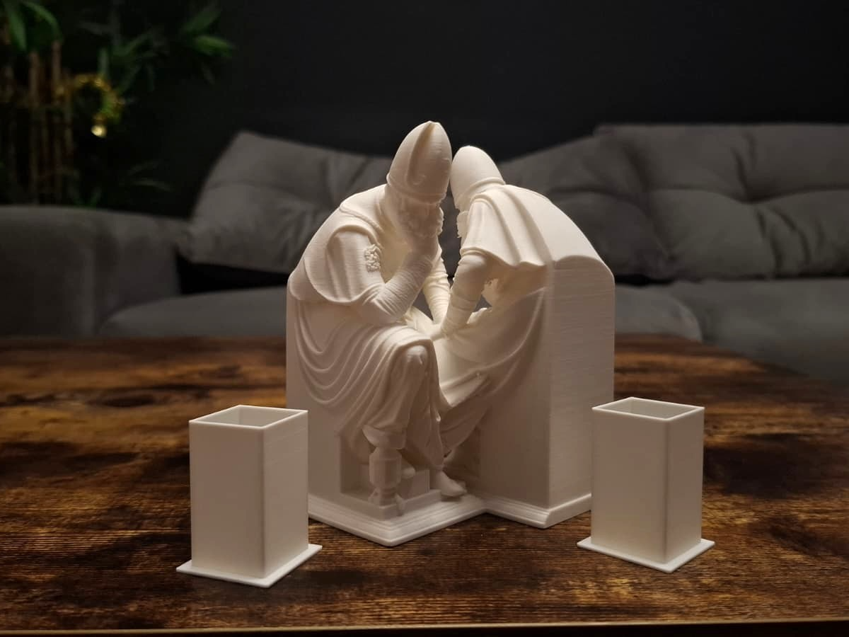 2 AARONS, STATUE OF COMMUNITY