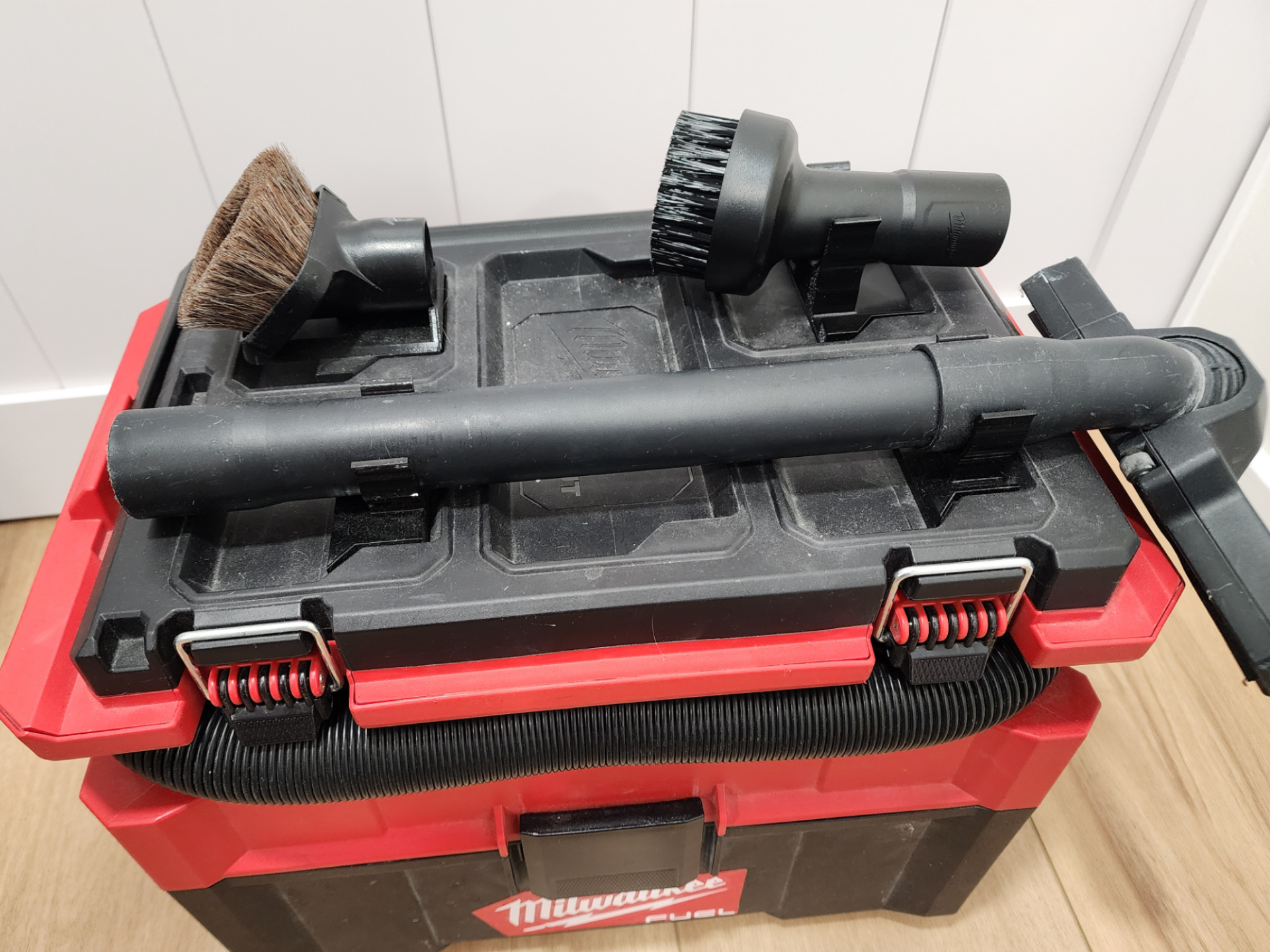 M18 Fuel Vacuum 2.5 gal Brush Holder