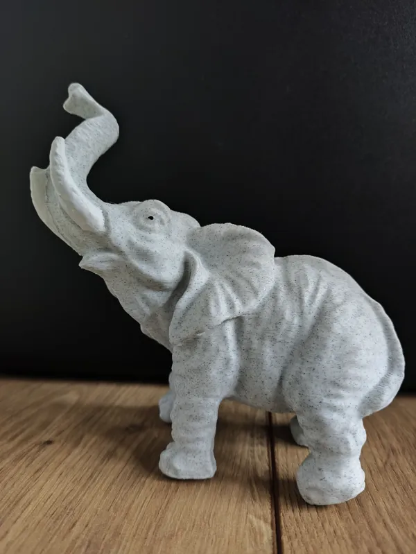 Statue d'éléphant debout