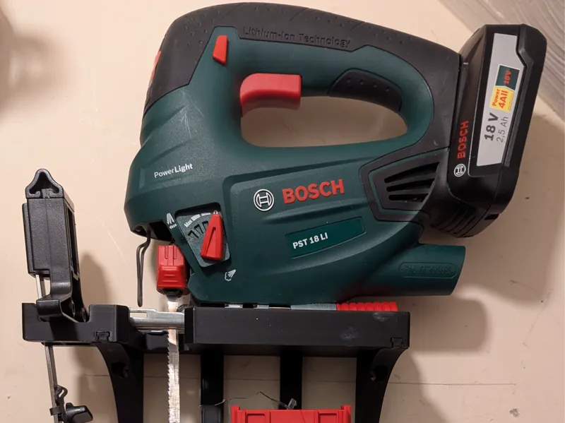 Bosch PST 18 LI wall mount