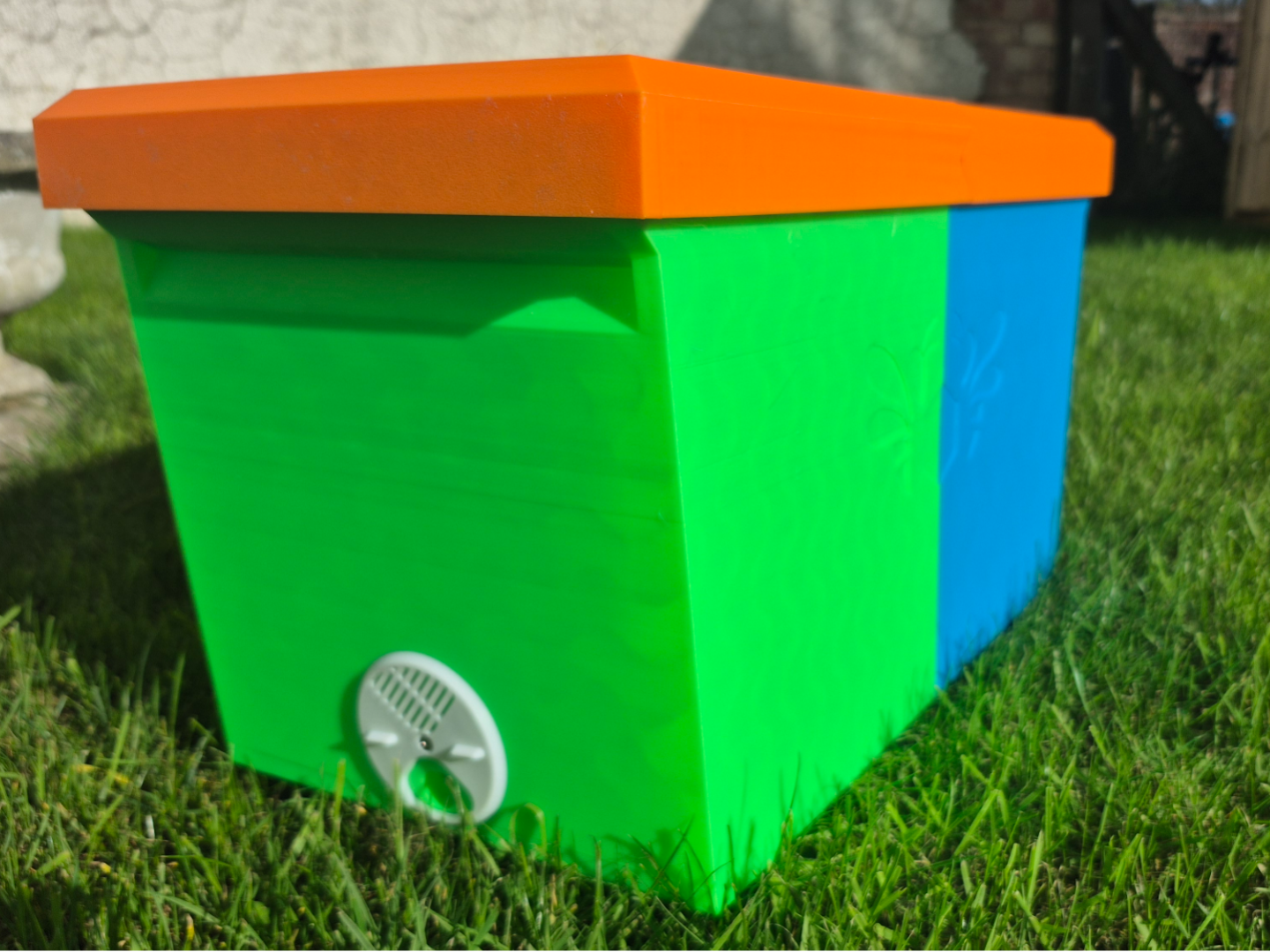 Bee 3D - 6 Frame Langstroth Swarm NUC