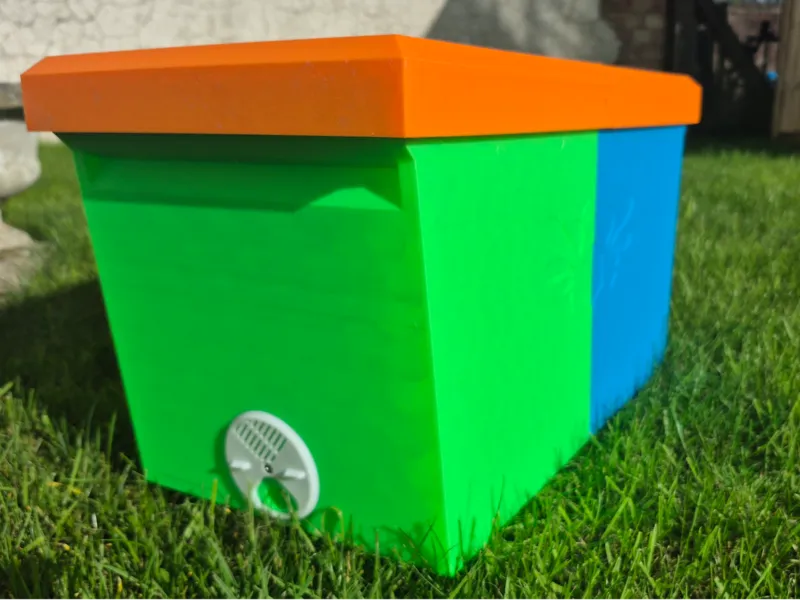 Bee 3D - 6 Frame Langstroth Swarm NUC