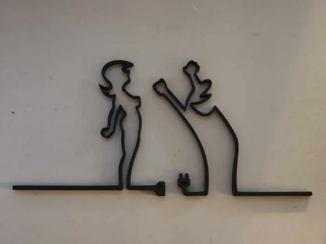 La Linea (The Line) (Girl)