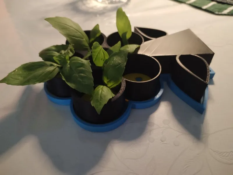 Fiore porta fiori con sottovaso