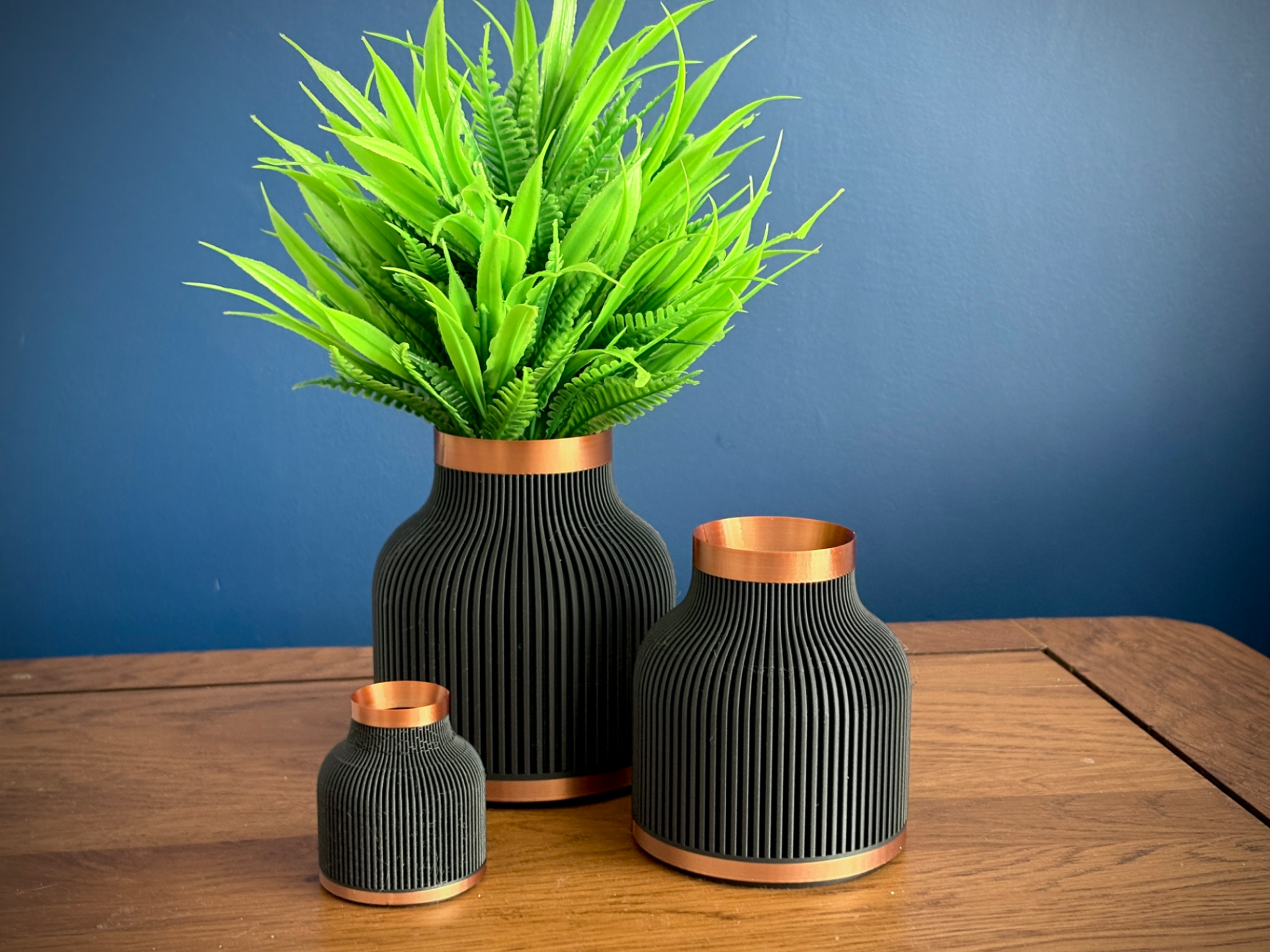 Elegant Japandi vase with copper accent V2