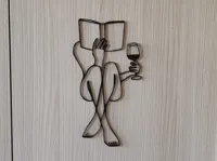 Silhouette murale — femme, livre et verre de vin — photo 3