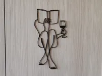 Silhouette murale — femme, livre et verre de vin — photo 1