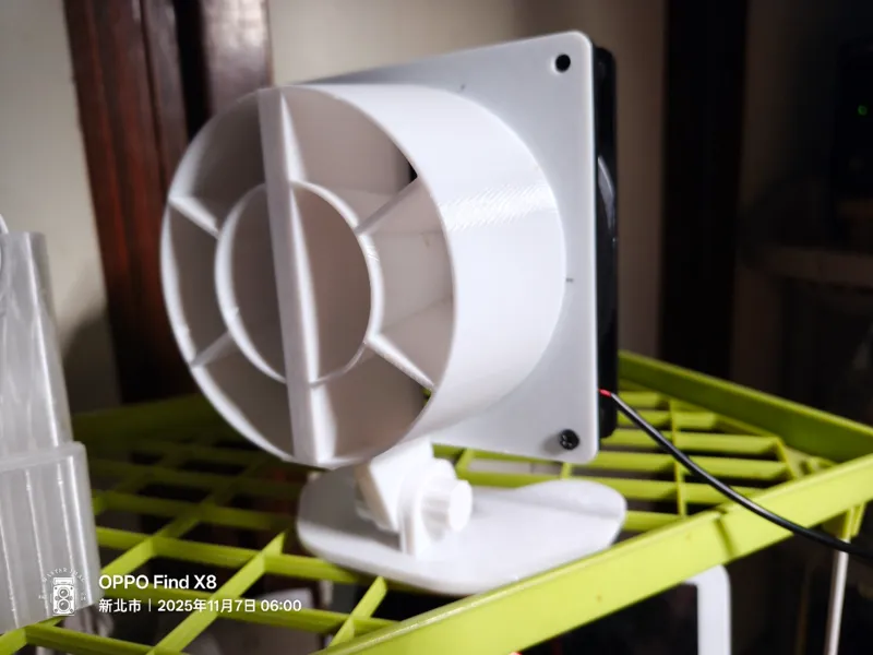 Simple 12cm desktop fan with high airflow speed.