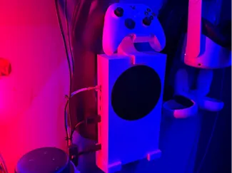 Xbox S Wall Mount with Controller Holder 