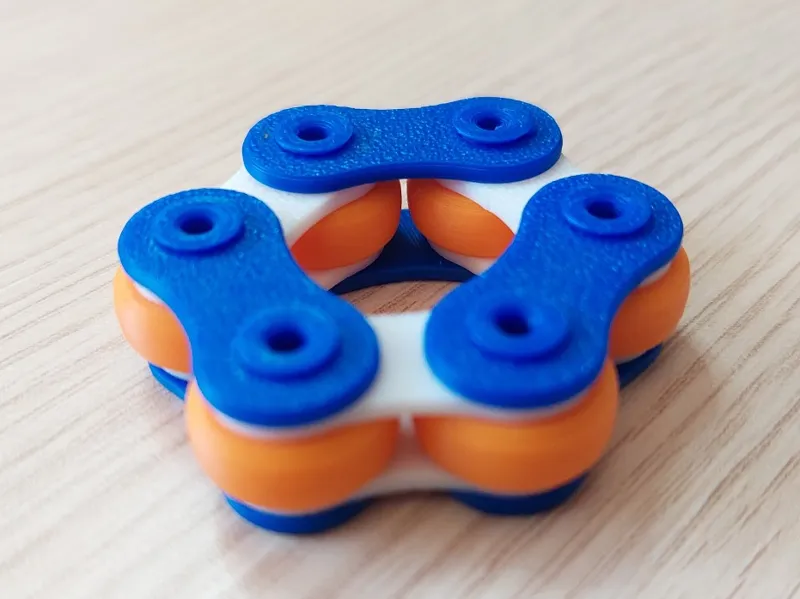 Small fidget chain