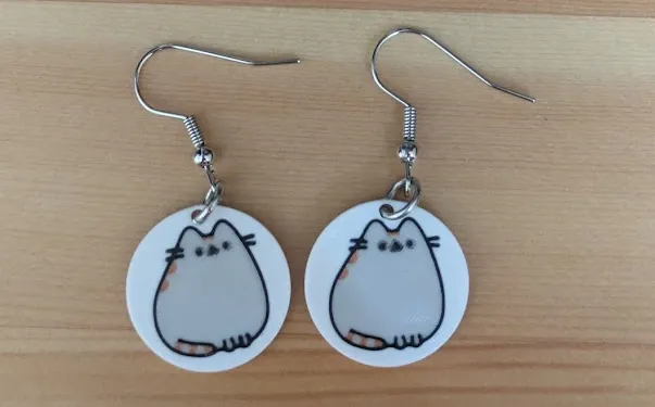 Earring Pusheen view 2