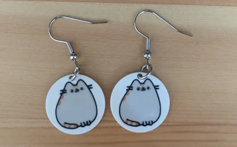 Earring Pusheen view 2