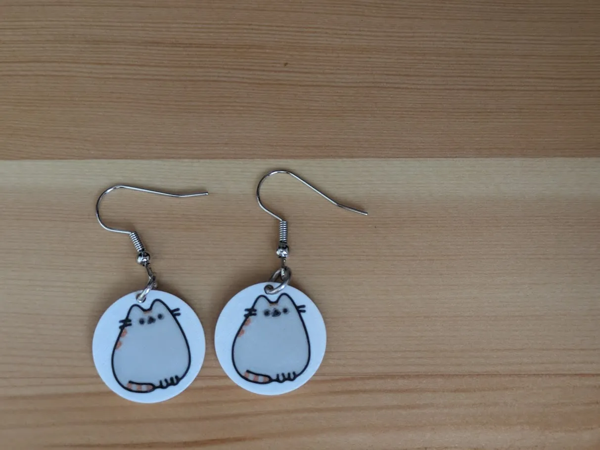 Earring Pusheen view 3