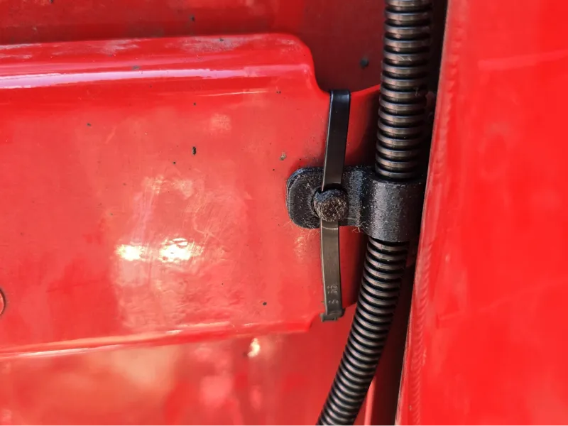 Clamp to suit 10mm split wiring loom tube