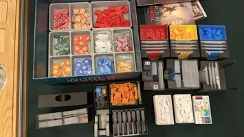 Colored player trays and extra spacers/trays