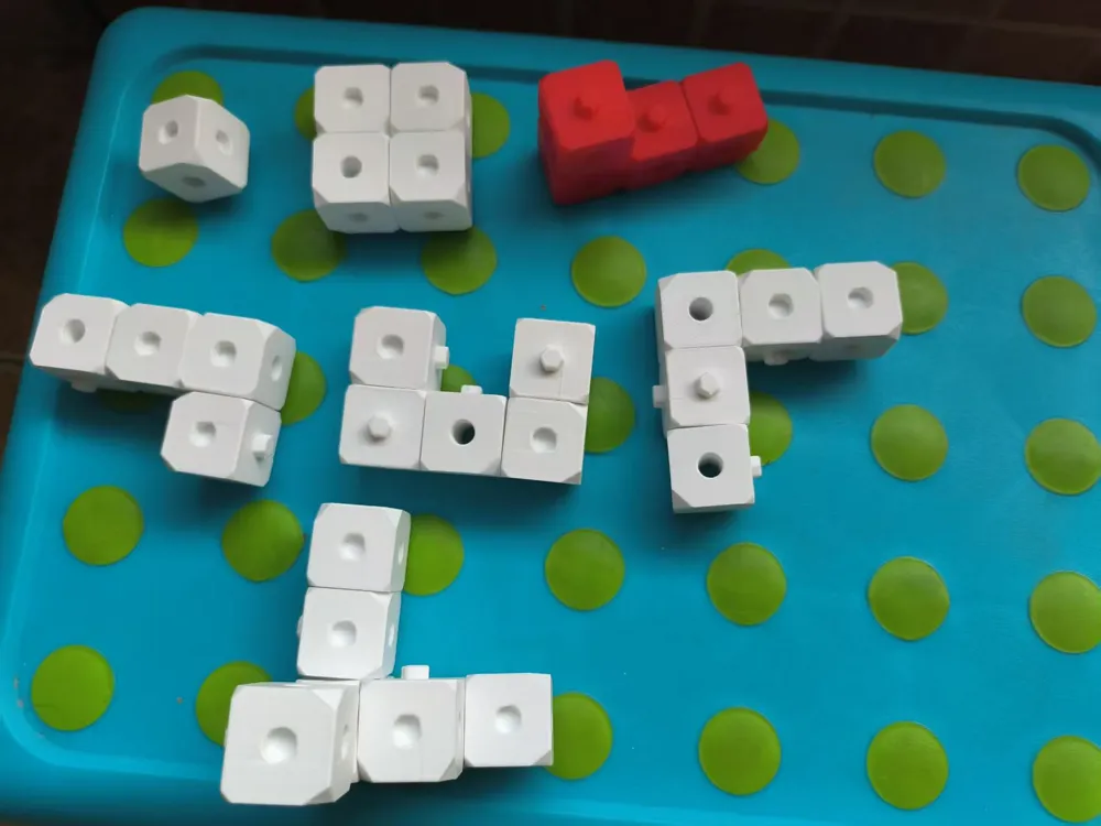 3D cube teaching aid for first-grade geometry, with a secure snap-fit ...