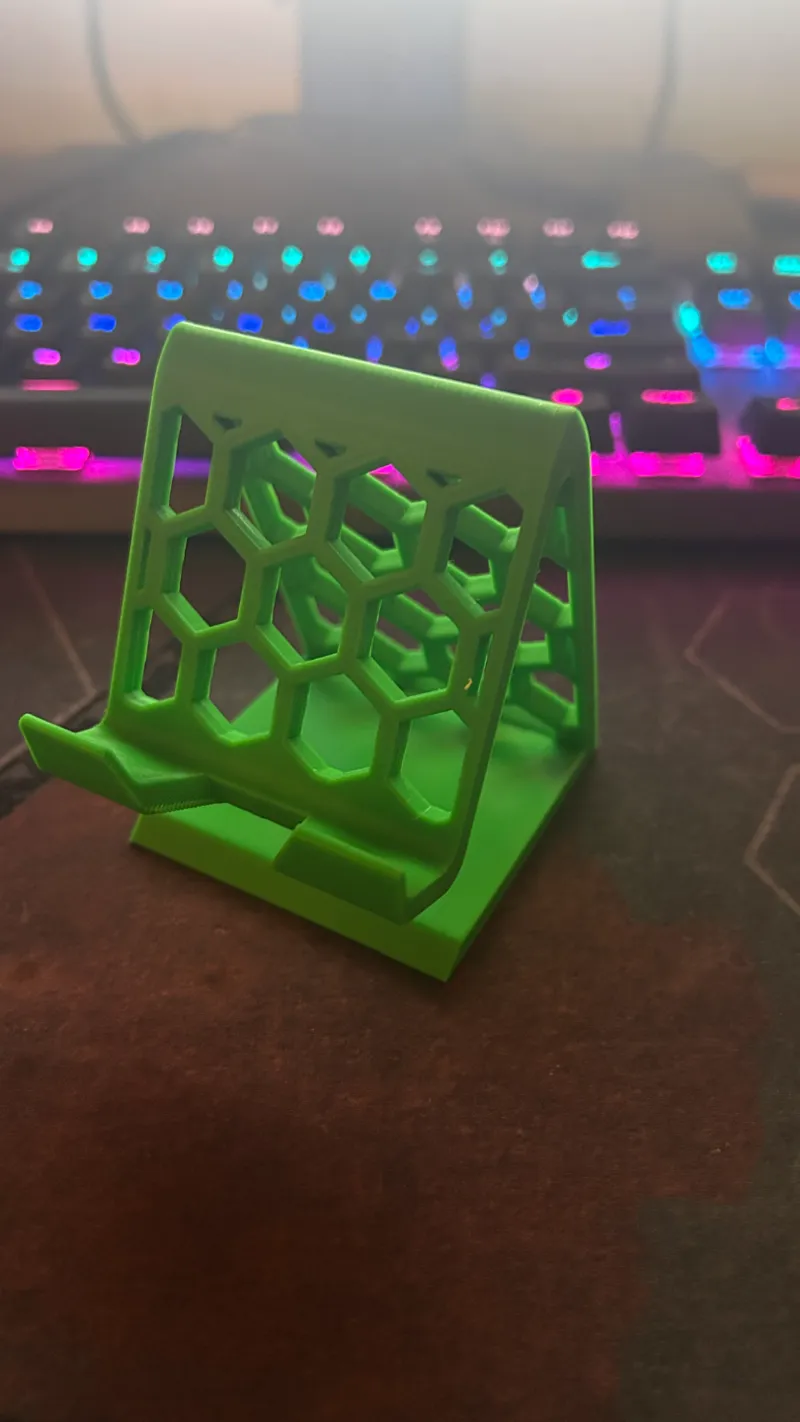 phone stand whit charging hole