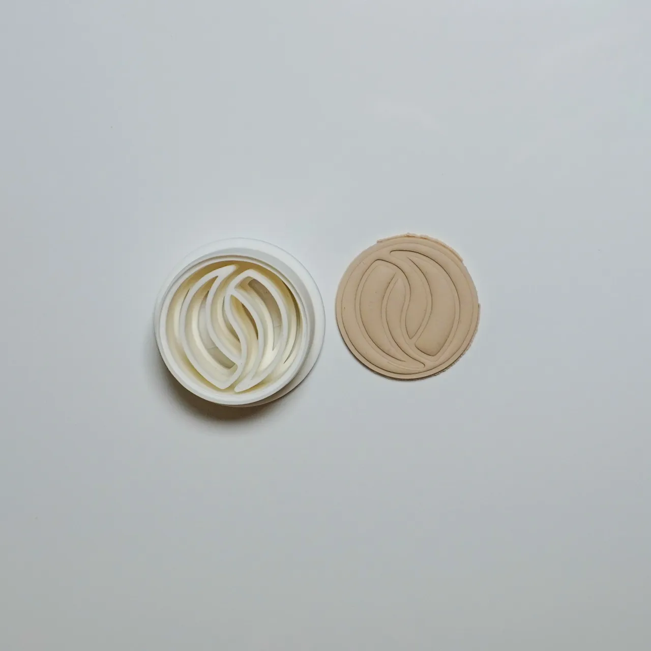 Ornate Circle Polymer Clay Cutter For Earrings view 3