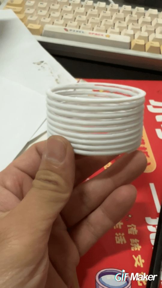 几种不同规格的弹簧玩具