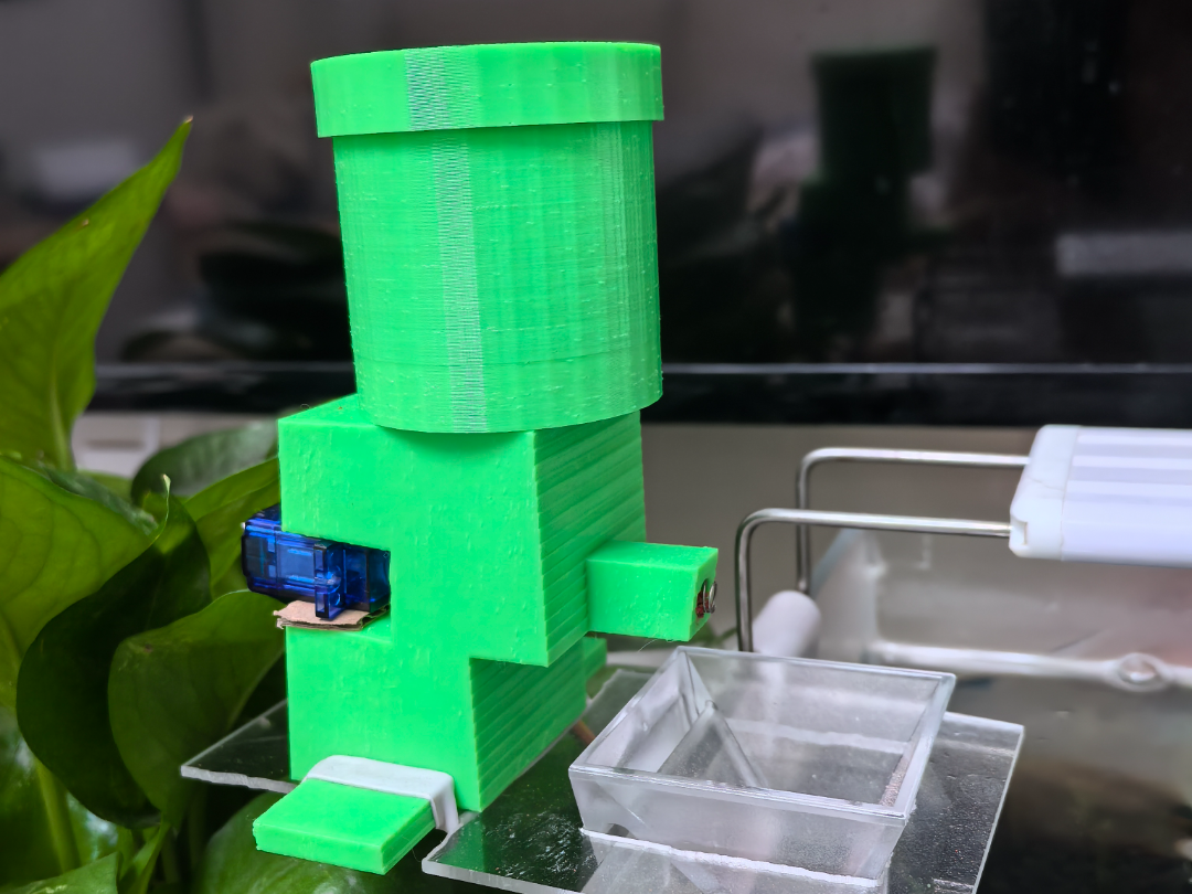 Miniatura 1 do modelo 3D 舵机鱼食喂食器