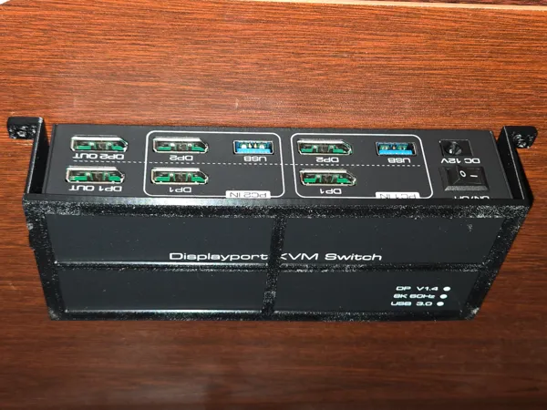 Support sous bureau pour switch KVM 2x2