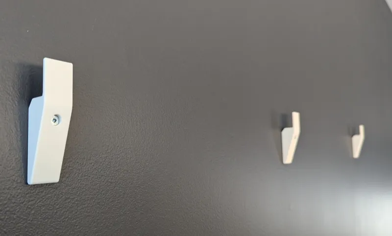 Canvas Hanger