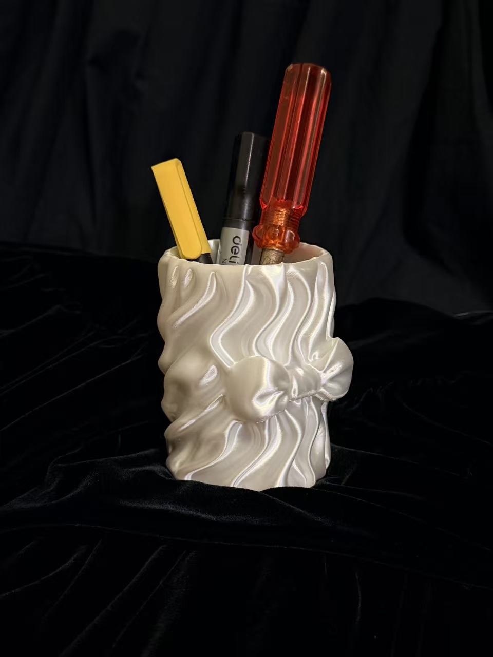 Miniatura 2 do modelo 3D 甜美蝴蝶结丝绸笔筒