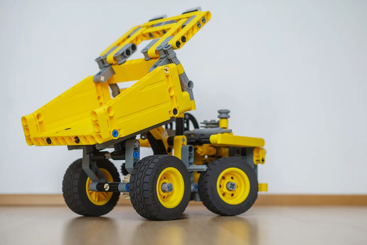 Mining truck 300 % view 4