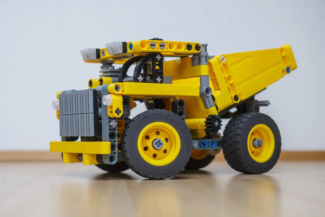 Mining truck 300 % view 3