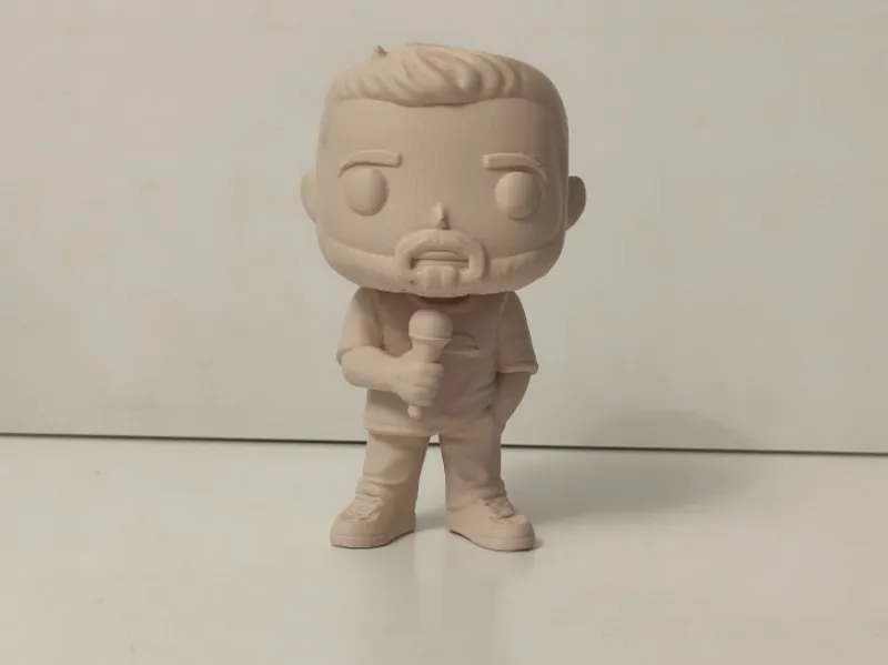 Funko hombre con micrófono