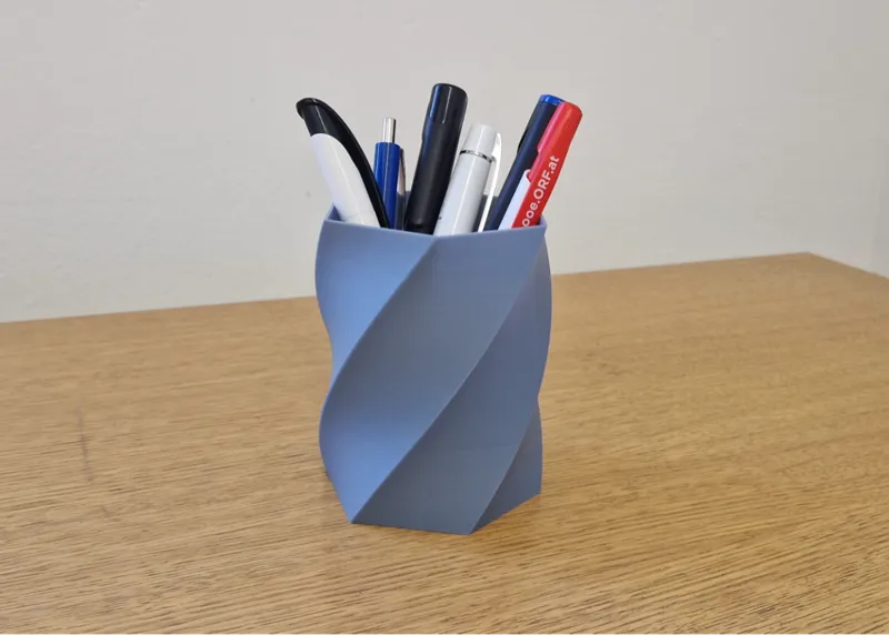 Pen Holder | Twisted hexagon