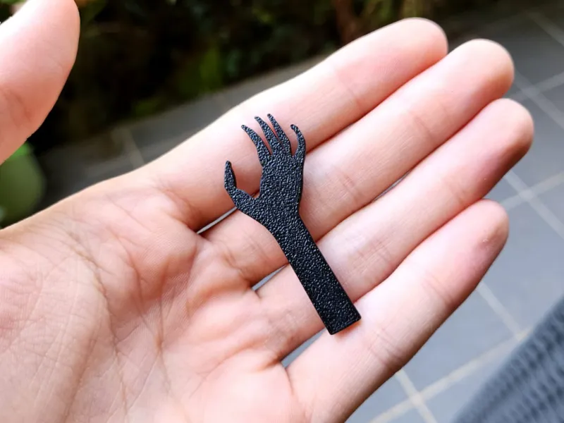 13 Halloween hand decorations
