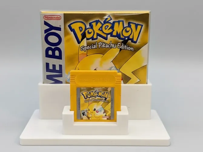 Game Boy Display: Box Art & Cartridge Stand