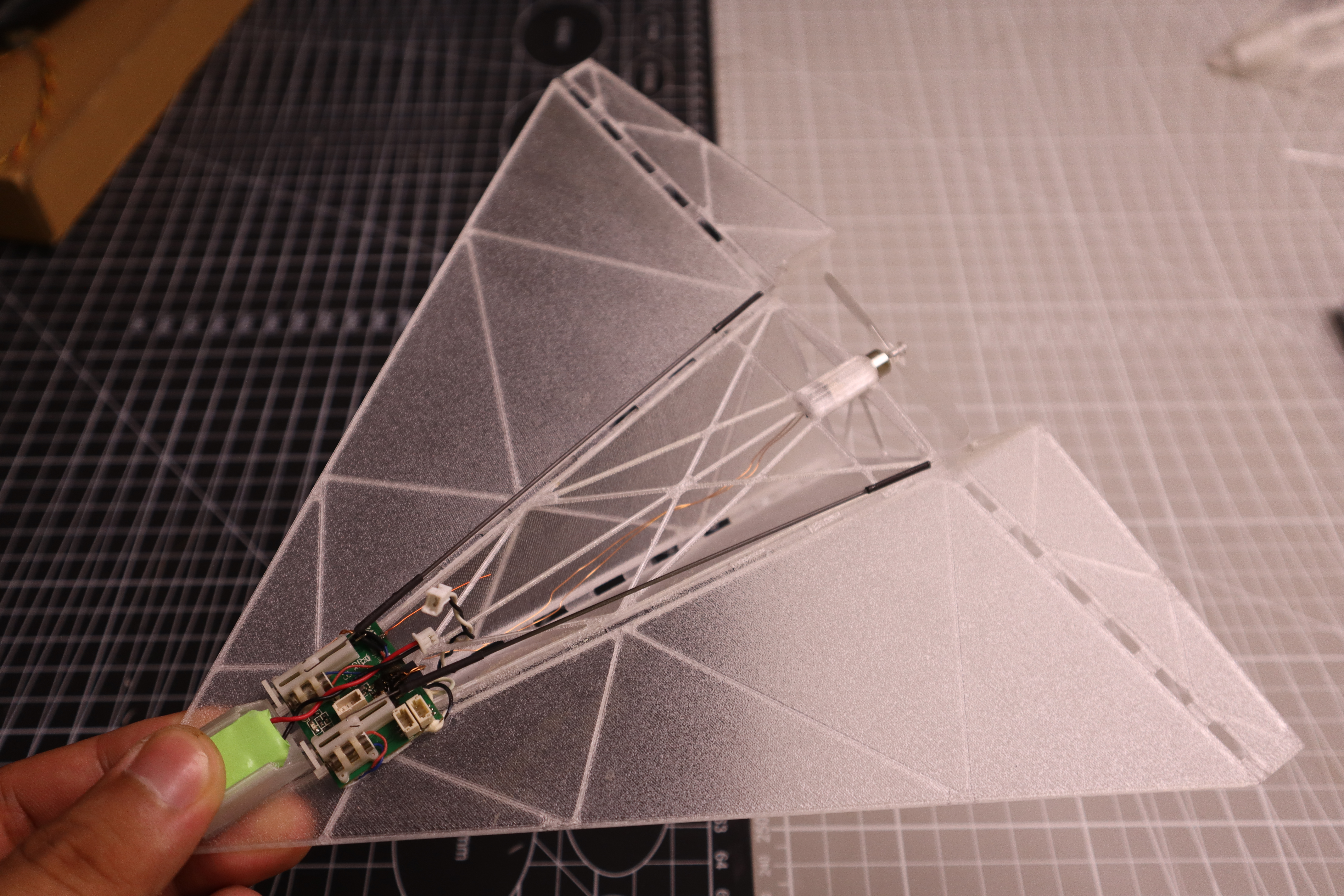 Miniatura 2 do modelo 3D 遥控透明纸飞机