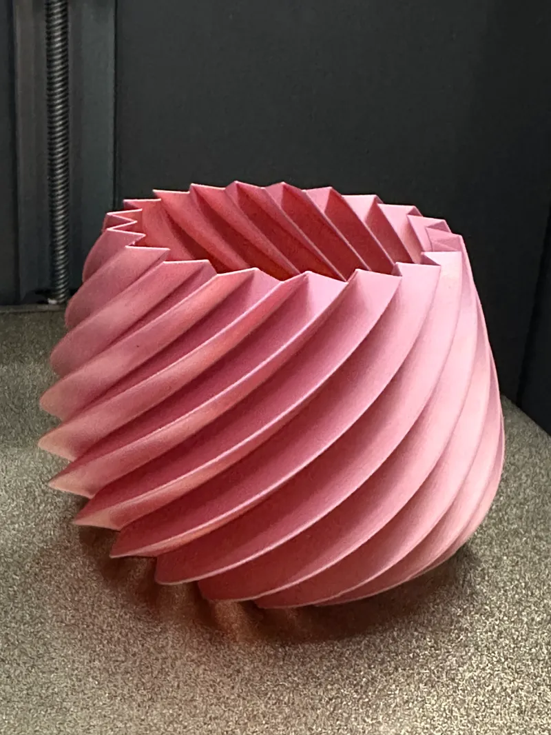 Twisted Vase 2024