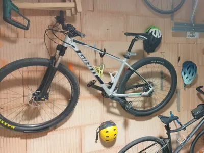 mountain bike wall mount, gravel bike